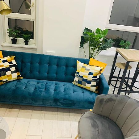 Cheerful 2 Bedroom Homely Apartment, Sleeps 6 Guest Comfy, 3X Double Bed, Parking, Free Wifi, Suitable For Business, Leisure Guest,Glasgow, Glasgow West End, Near City Centre Esterno foto