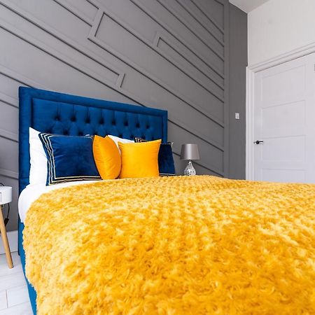Cheerful 2 Bedroom Homely Apartment, Sleeps 6 Guest Comfy, 3X Double Bed, Parking, Free Wifi, Suitable For Business, Leisure Guest,Glasgow, Glasgow West End, Near City Centre Esterno foto