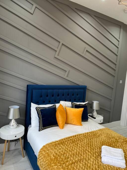 Cheerful 2 Bedroom Homely Apartment, Sleeps 6 Guest Comfy, 3X Double Bed, Parking, Free Wifi, Suitable For Business, Leisure Guest,Glasgow, Glasgow West End, Near City Centre Esterno foto