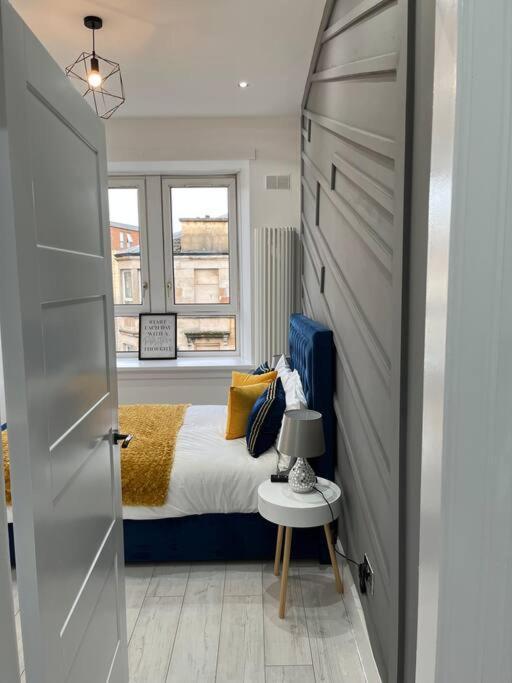 Cheerful 2 Bedroom Homely Apartment, Sleeps 6 Guest Comfy, 3X Double Bed, Parking, Free Wifi, Suitable For Business, Leisure Guest,Glasgow, Glasgow West End, Near City Centre Esterno foto
