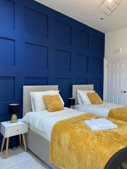Cheerful 2 Bedroom Homely Apartment, Sleeps 6 Guest Comfy, 3X Double Bed, Parking, Free Wifi, Suitable For Business, Leisure Guest,Glasgow, Glasgow West End, Near City Centre Esterno foto