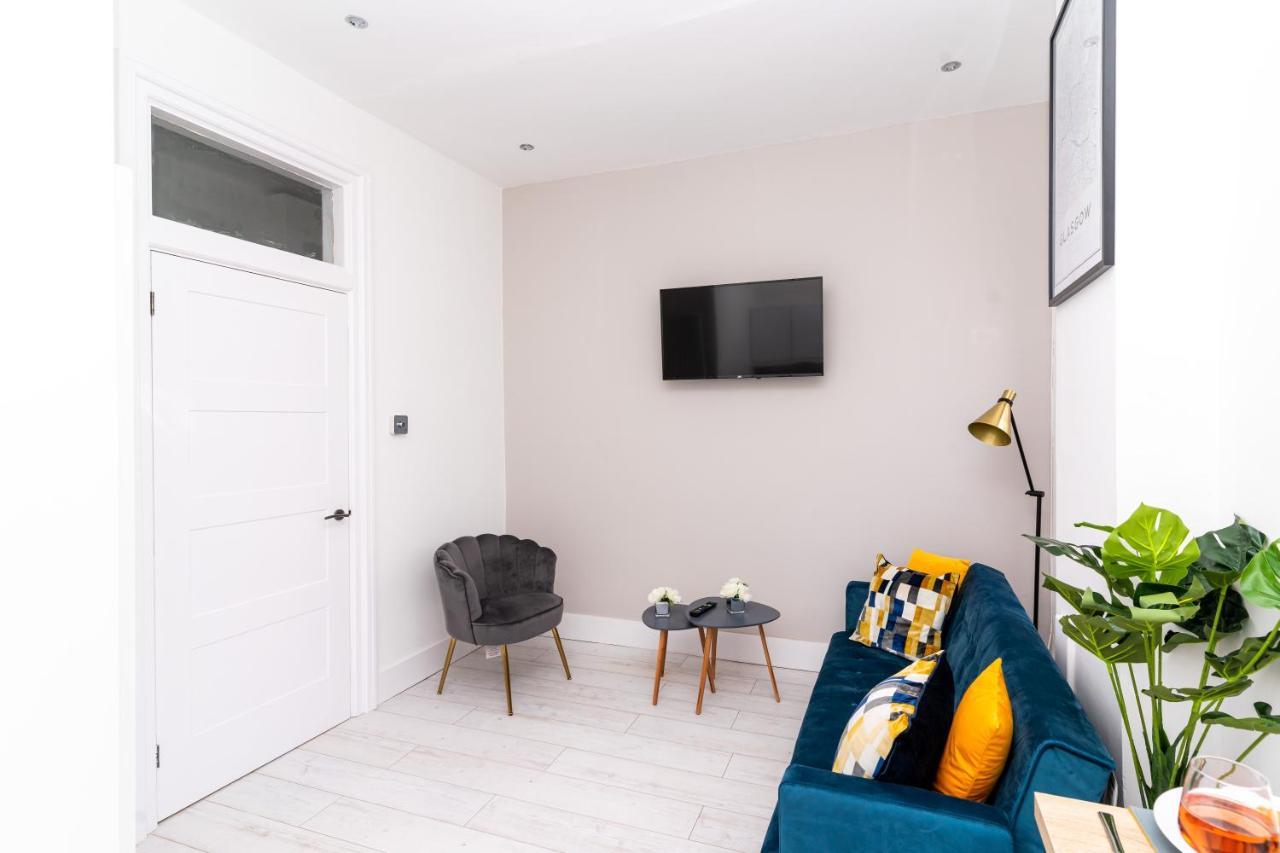 Cheerful 2 Bedroom Homely Apartment, Sleeps 6 Guest Comfy, 3X Double Bed, Parking, Free Wifi, Suitable For Business, Leisure Guest,Glasgow, Glasgow West End, Near City Centre Esterno foto