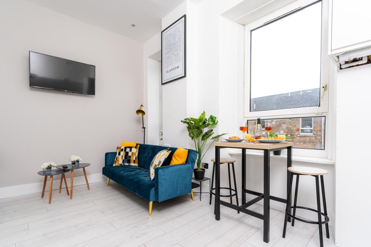 Cheerful 2 Bedroom Homely Apartment, Sleeps 6 Guest Comfy, 3X Double Bed, Parking, Free Wifi, Suitable For Business, Leisure Guest,Glasgow, Glasgow West End, Near City Centre Esterno foto