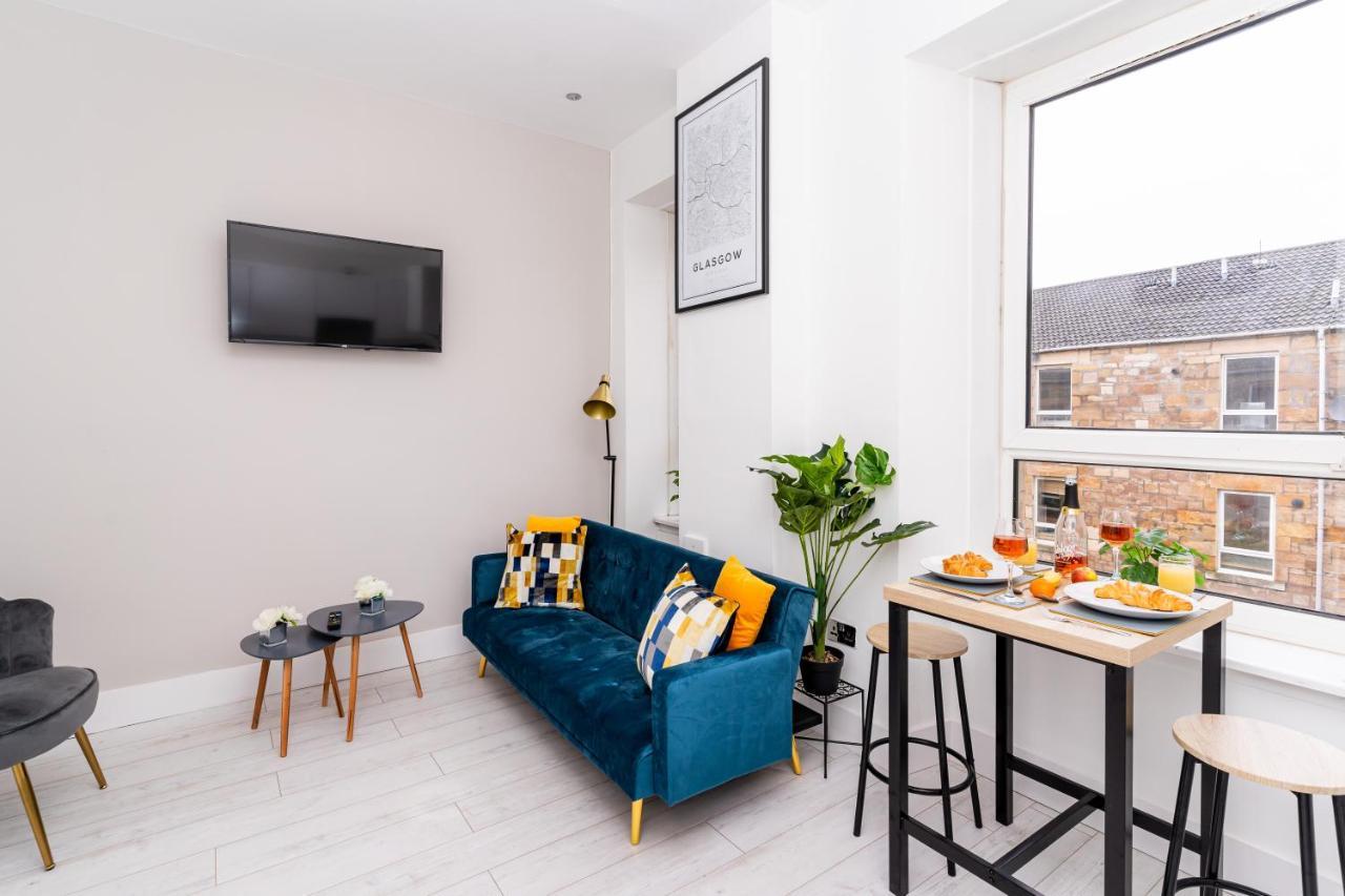 Cheerful 2 Bedroom Homely Apartment, Sleeps 6 Guest Comfy, 3X Double Bed, Parking, Free Wifi, Suitable For Business, Leisure Guest,Glasgow, Glasgow West End, Near City Centre Esterno foto