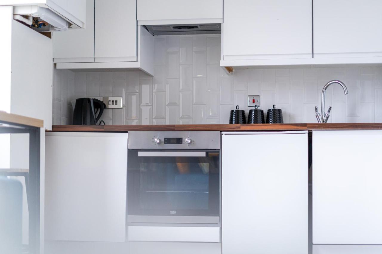 Cheerful 2 Bedroom Homely Apartment, Sleeps 6 Guest Comfy, 3X Double Bed, Parking, Free Wifi, Suitable For Business, Leisure Guest,Glasgow, Glasgow West End, Near City Centre Esterno foto