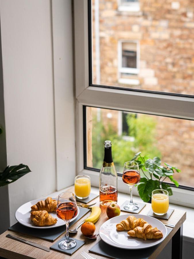 Cheerful 2 Bedroom Homely Apartment, Sleeps 6 Guest Comfy, 3X Double Bed, Parking, Free Wifi, Suitable For Business, Leisure Guest,Glasgow, Glasgow West End, Near City Centre Esterno foto