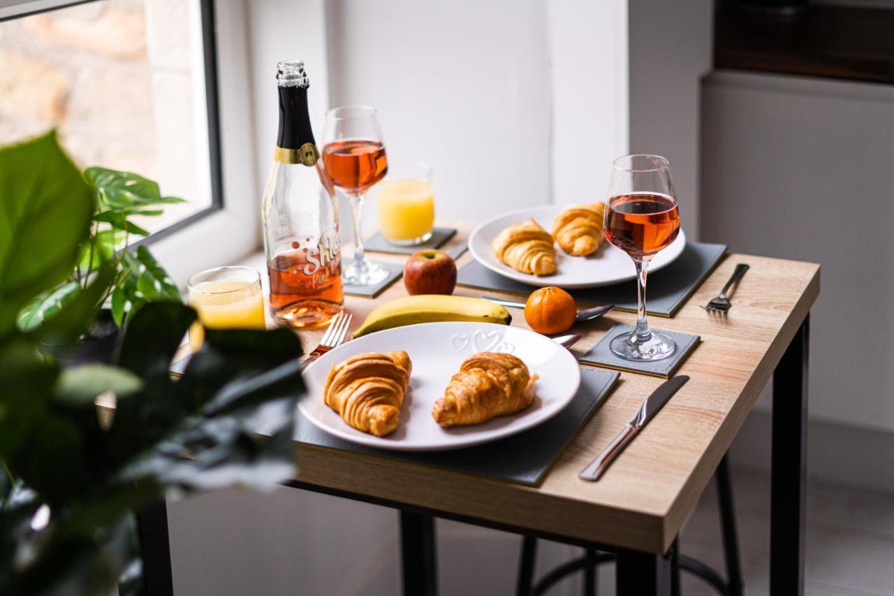 Cheerful 2 Bedroom Homely Apartment, Sleeps 6 Guest Comfy, 3X Double Bed, Parking, Free Wifi, Suitable For Business, Leisure Guest,Glasgow, Glasgow West End, Near City Centre Esterno foto