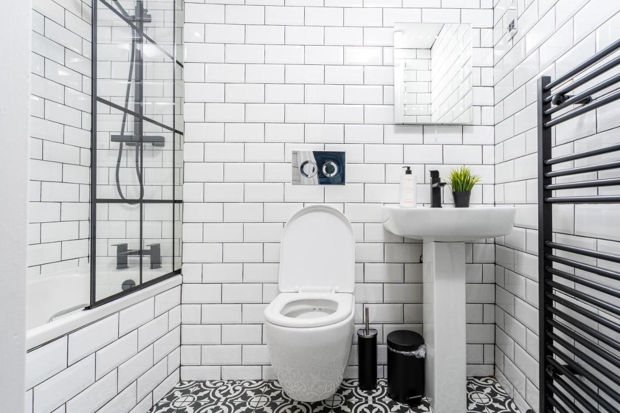 Cheerful 2 Bedroom Homely Apartment, Sleeps 6 Guest Comfy, 3X Double Bed, Parking, Free Wifi, Suitable For Business, Leisure Guest,Glasgow, Glasgow West End, Near City Centre Esterno foto